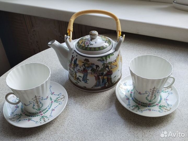Фарфор чайник заварочный и кофейные пары