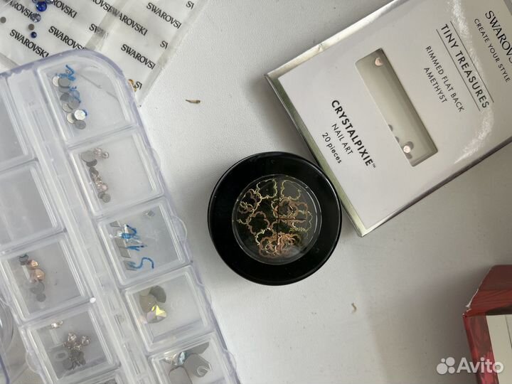 Стразы Swarovski для маникюра