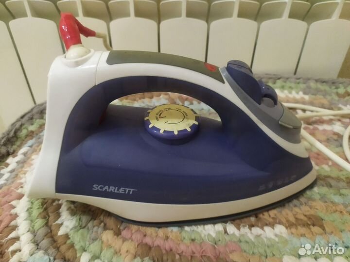 Утюг Scarlettв рабочем состоянии