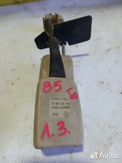 Замок ремня безопасности Volkswagen Passat B5 1.8