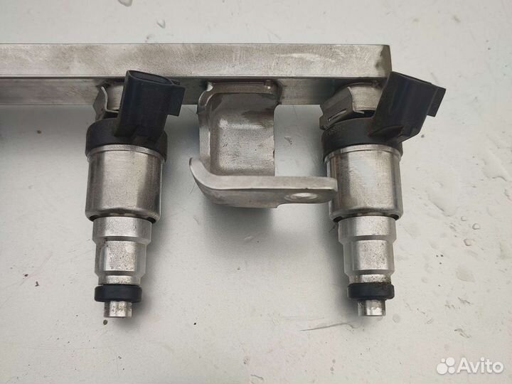 Mazda 3 топливная рампа с форсунками