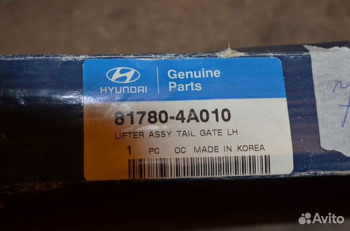 Hyundai Starex H-1 Стойка двери багажника