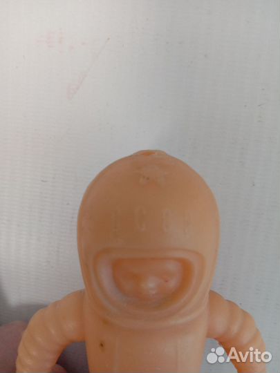 Игрушка космонавт