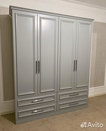 Шкаф с доводчиками