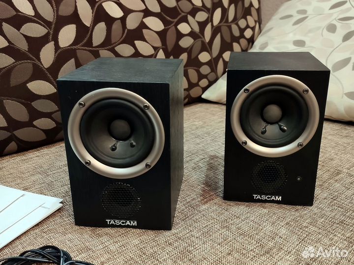 Студийные мониторы Tascam VL-M3