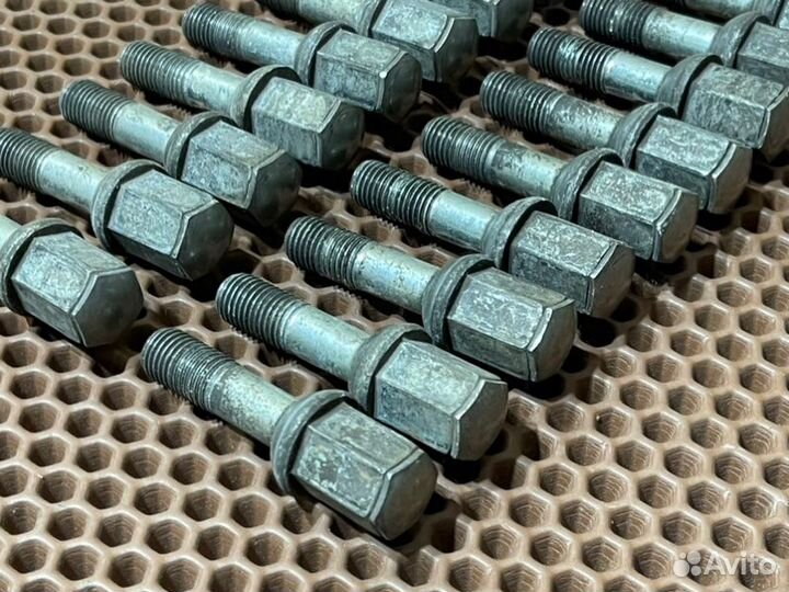 Болт колесный Mercedes-Benz E320 W124 104.992 1994