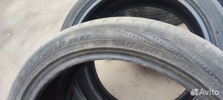 Yokohama BluEarth RV-02 245/40 R19 98W