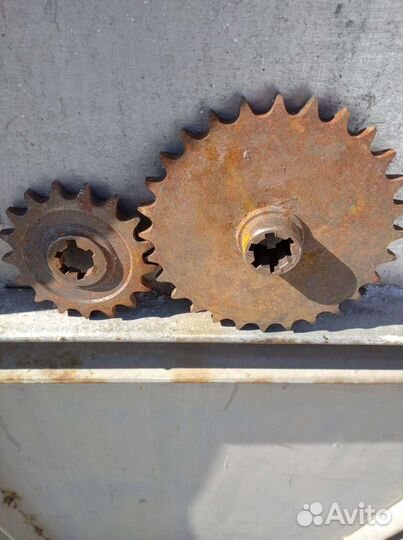 Звездочка мотороллера муравей,Гайка м20х1,5 н/ж