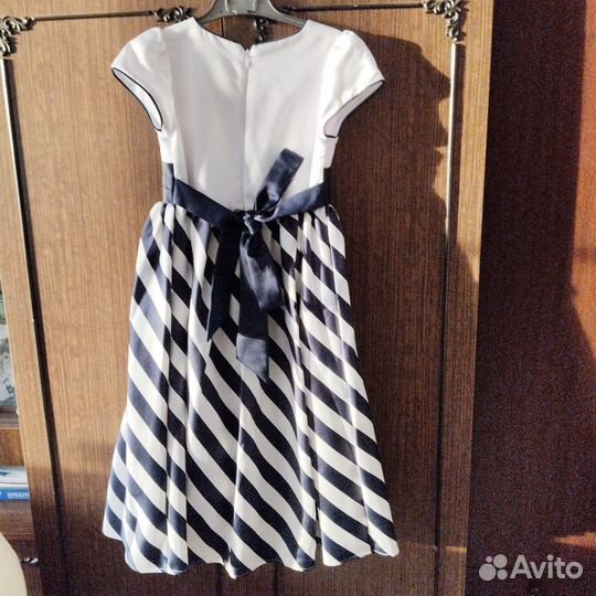 Платье для девочки праздничное 140