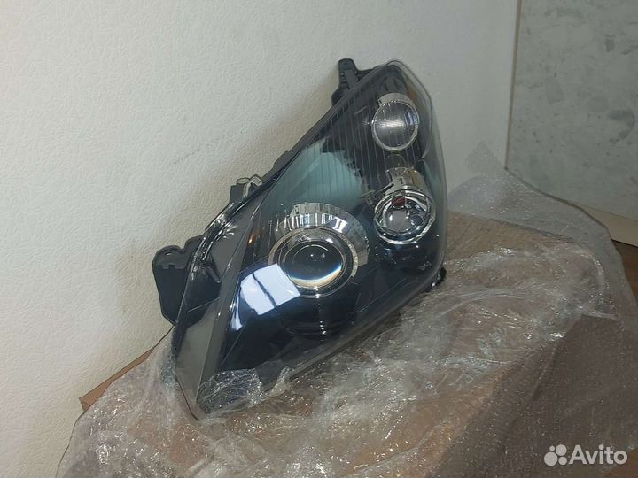 Фара левая Opel Astra h xenon