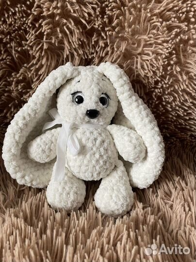 Вязаные игрушки ручной работы Зайка