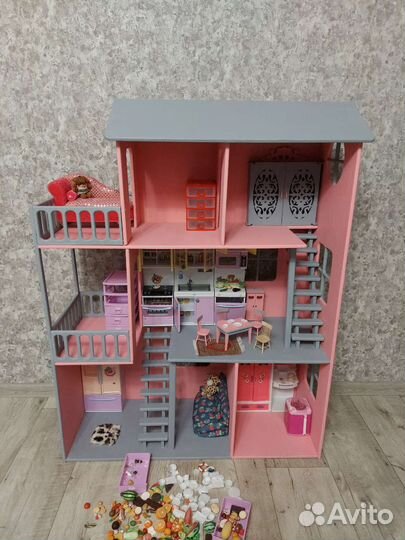 Кукольный домик с мебелью