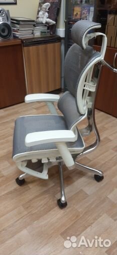 Эргономичное кресло Expert Fly с подножкой