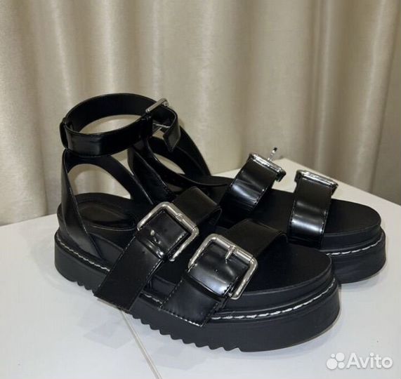 Сандали женские Bershka