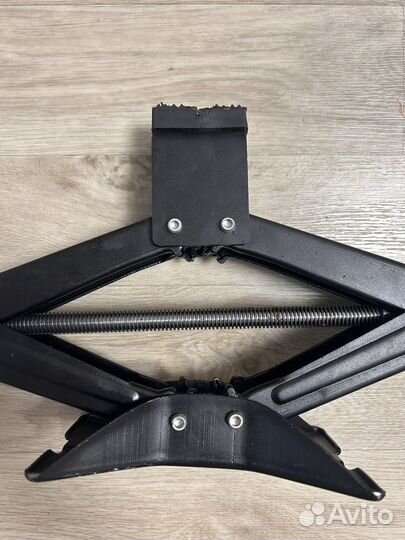 Домкрат ромбический