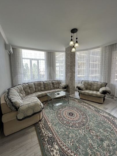 2-к. квартира, 66 м², 4/10 эт.