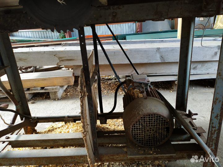 Циркулярный станок по дереву