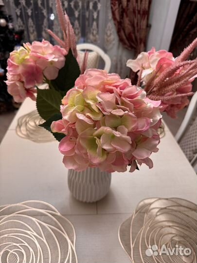 Красивая ваза с цветами