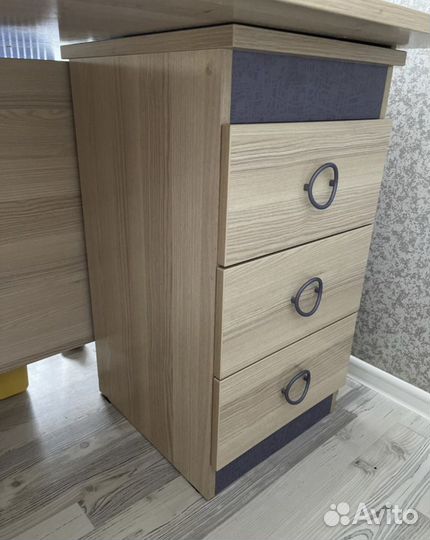 Письменный стол