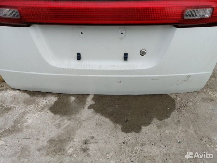 Дверь багажника задняя Nissan Serena C24