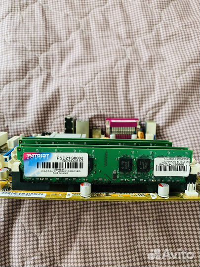 Материнская плата Asus P5B SE с процессором и RAM