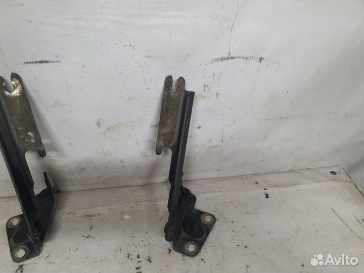 Петли капота Mazda 626 седан 1997