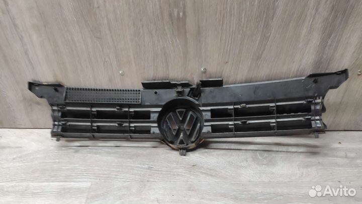 Решетка радиатора Фольксваген гольф 4