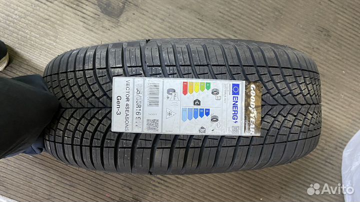 Goodyear Vector 4Seasons Gen-3 215/55 R16 91V