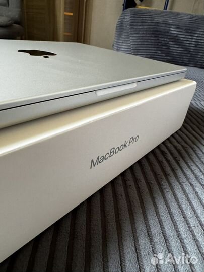 Apple macbook pro M1 pro 16GB ram 1TB ssd