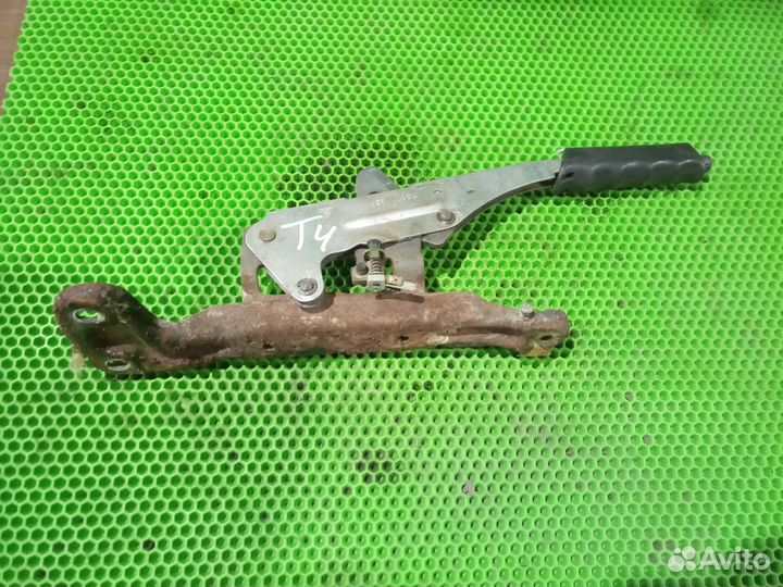 Ручник стояночного тормоза Volkswagen Transporter