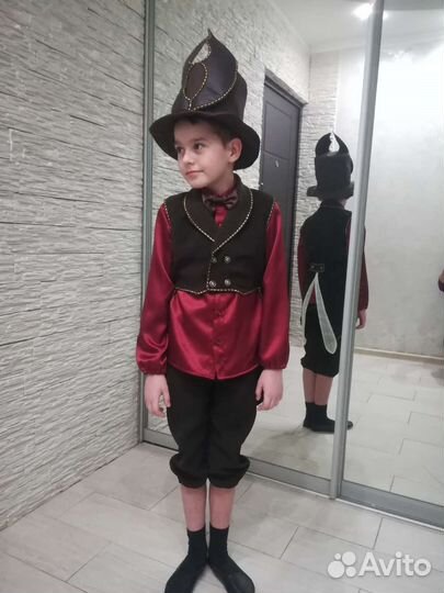 Кузнечик, жук, муха цокотуха, божья коровка