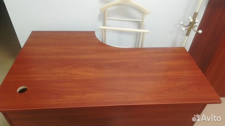 Стол угловой эргономичный правый цвет яблоня