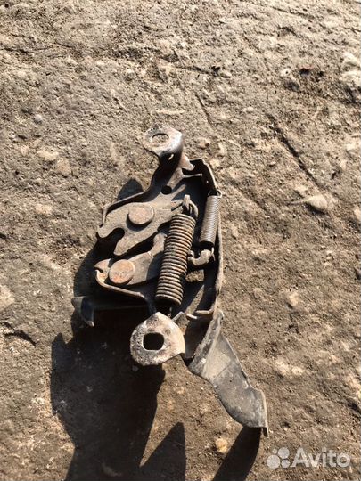 Замок капота Максима A32 Maxima