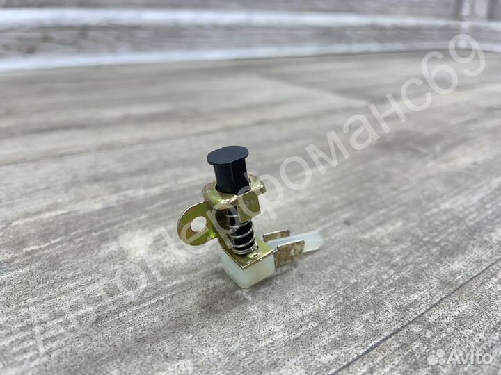 Концевик ручника Golf 3 Passat B4 Transporter T4