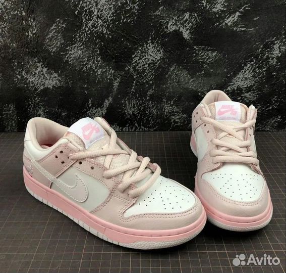 Кроссовки Nike SB Dunk Low Pink Pigeon