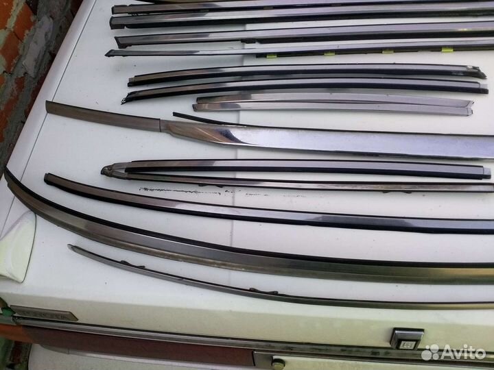 Молдинги на тойота марк2 кузов GX-71 1986 года