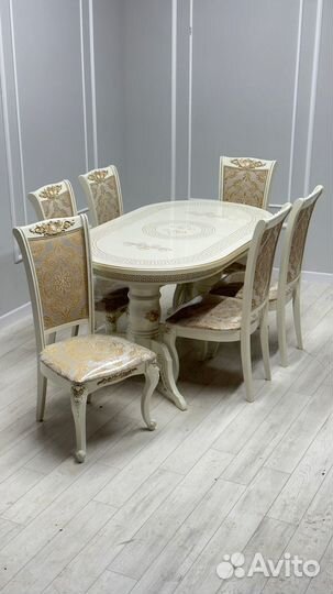 Стол и стулья