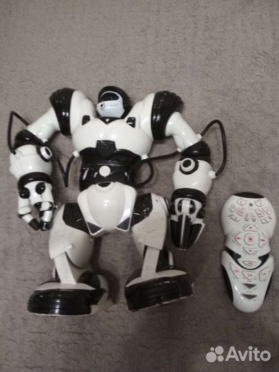 Робот на пульте управления