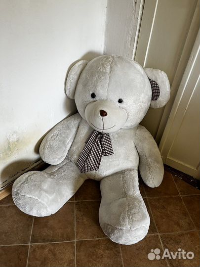 Большой плюшевый мишка