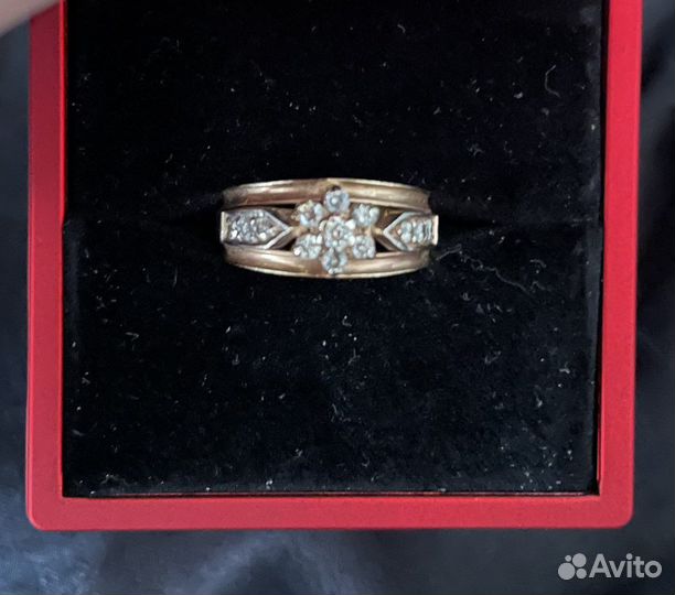 Золотое кольцо с бриллиантом