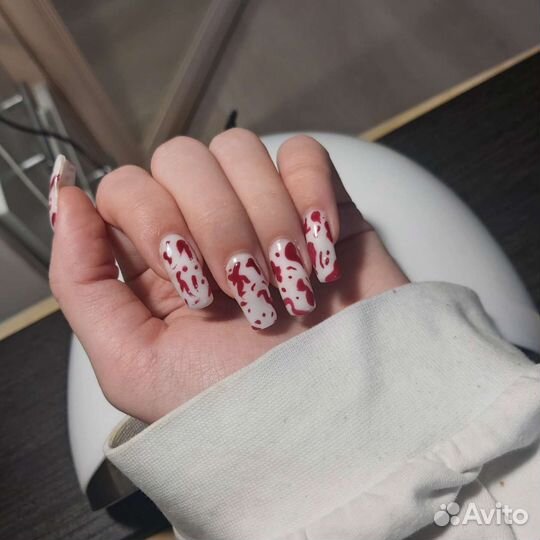 Модель на маникюр