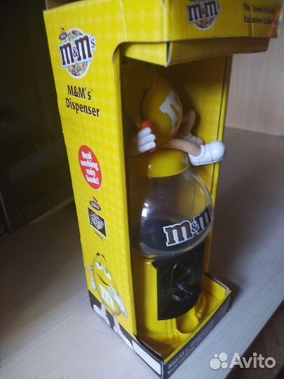 М&M диспенсер