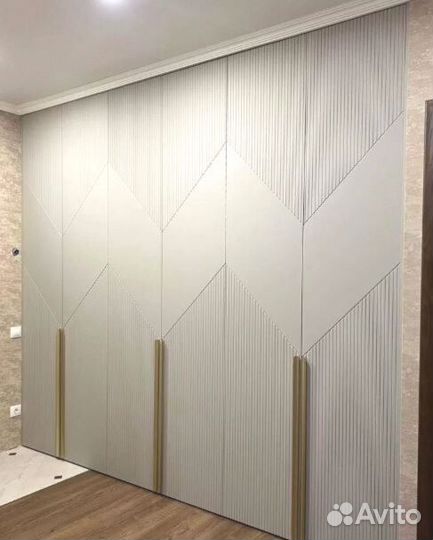 Дизайнерский шкаф