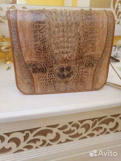 Сумка из кожи крокодила