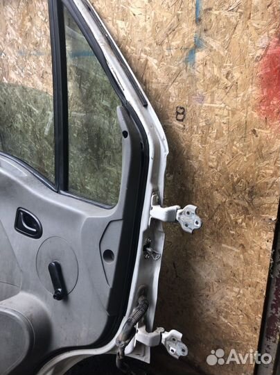 Передняя водителькая двреь Renault Master