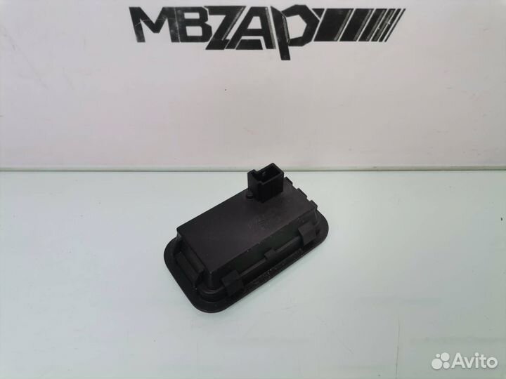 Кнопка багажника Mercedes W221 S 221