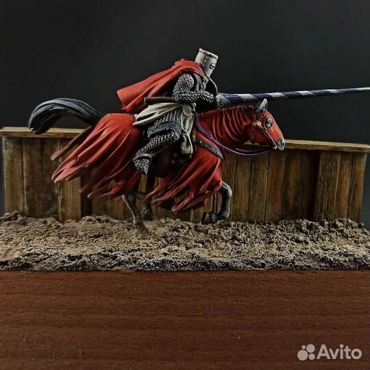 Коллекционная фигурка рыцаря