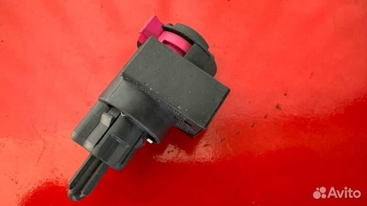 Лягушка стоп сигнала Audi A6 C6 2.8 ccea 2010