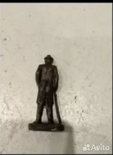 Статуэтка бронза.Высота 7,7 см.Чехов