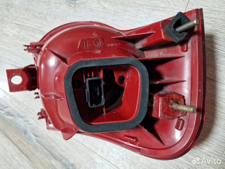 Фонарь задний правый VW Passat B6 универсал